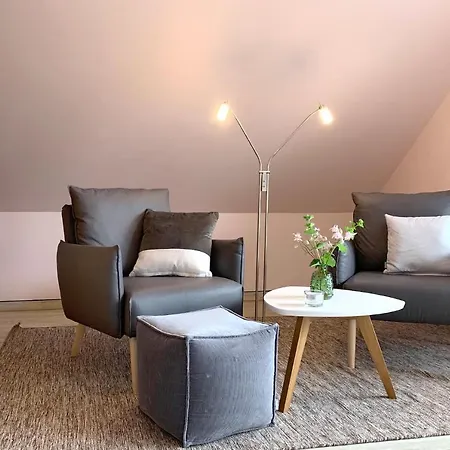 Haus Vereinsallee Nummer 19 *